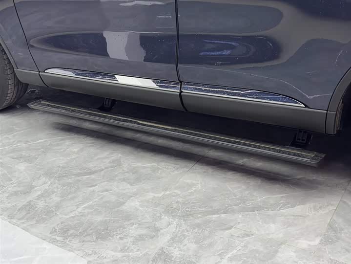 Фото 6 - Lincoln Aviator