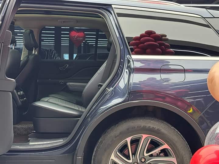 Фото 9 - Lincoln Aviator