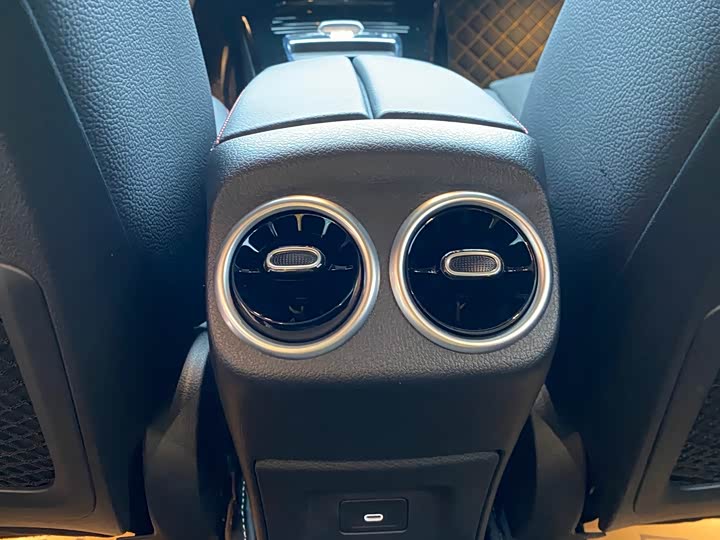 Фото 9 - Mercedes-Benz A-Class