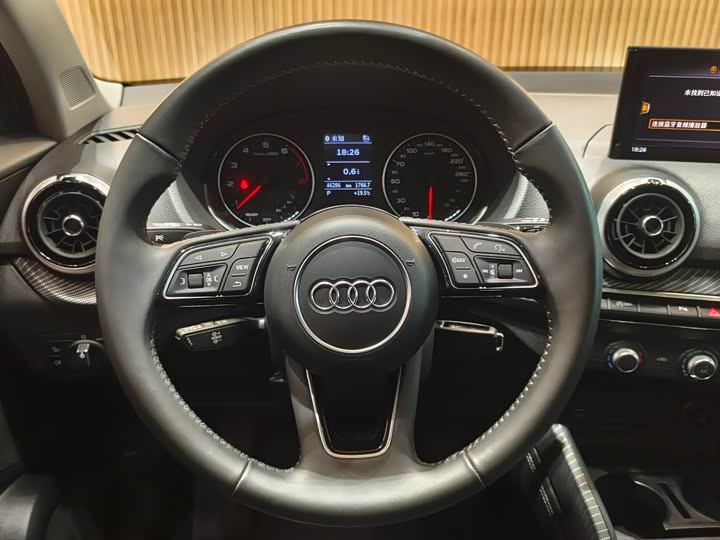 Фото 8 - Audi Q2L
