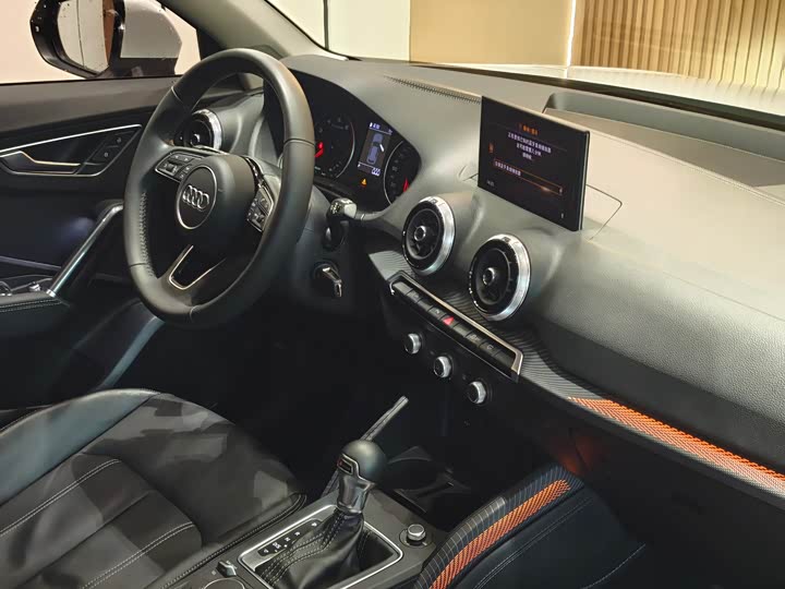 Фото 9 - Audi Q2L