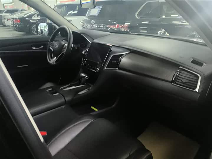 Фото 8 - Honda Avancier