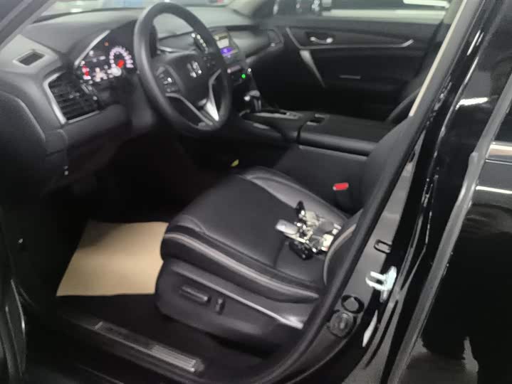 Фото 9 - Honda Avancier