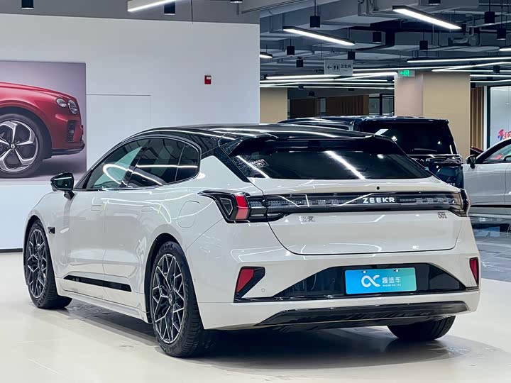 Фото 5 - Zeekr 001