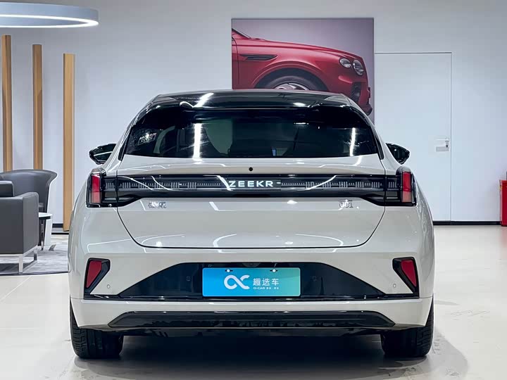 Фото 6 - Zeekr 001