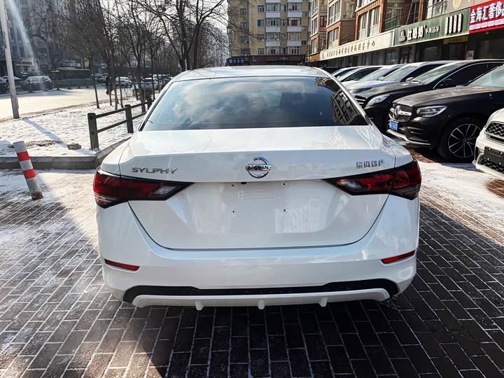 Фото 4 - Nissan Sylphy