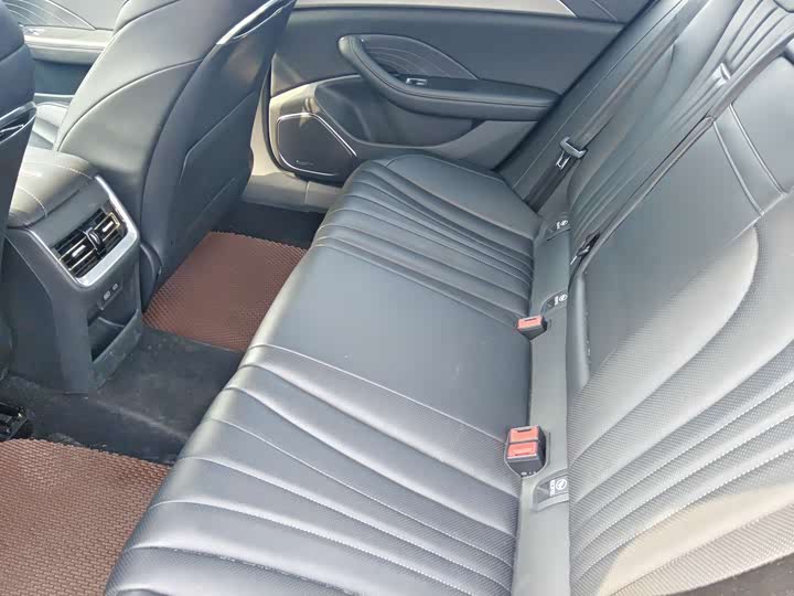 Фото 8 - Hongqi H5