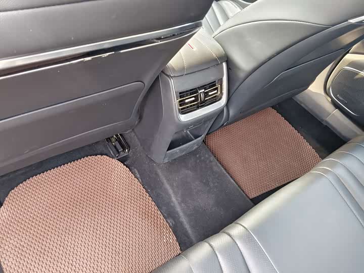 Фото 9 - Hongqi H5