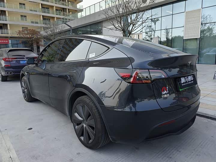 Фото 4 - Tesla Model Y