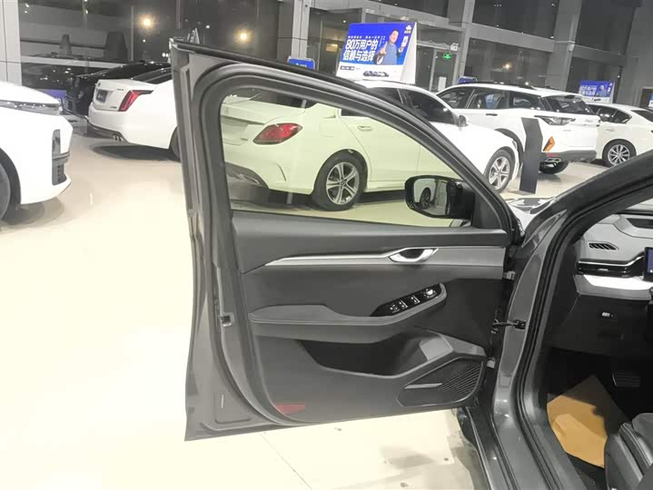 Фото 7 - Geely Preface