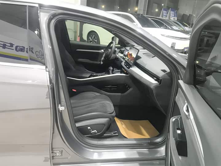 Фото 8 - Geely Preface