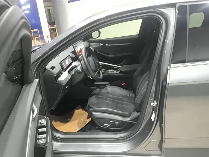 Фото 9 - Geely Preface