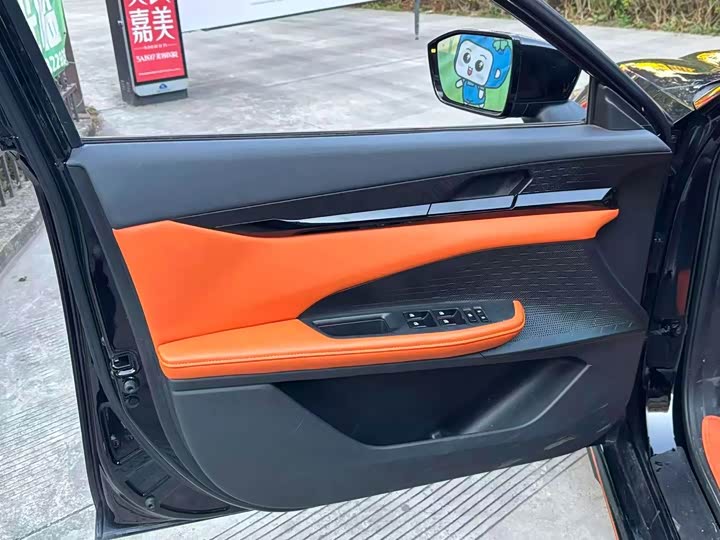 Фото 4 - Changan UNI-V