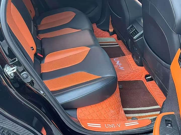 Фото 6 - Changan UNI-V