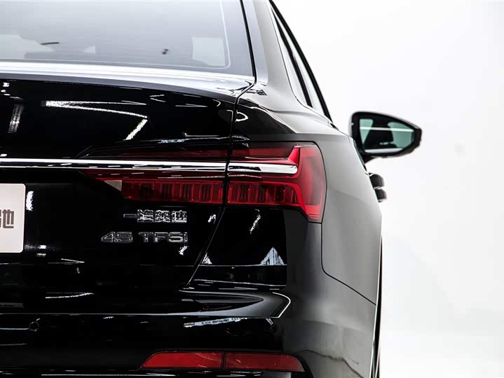 Фото 9 - Audi A6L