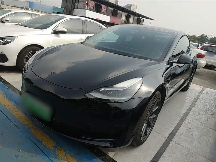 Фото 1 - Tesla Model 3