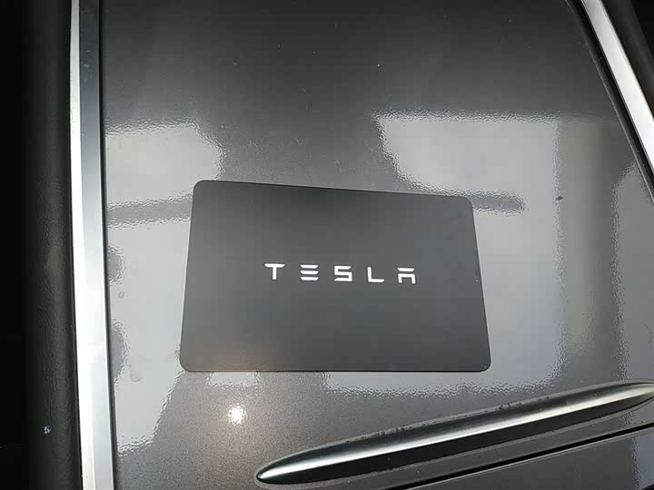 Фото 9 - Tesla Model 3