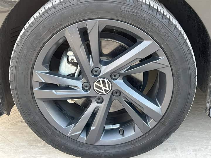 Фото 2 - Volkswagen Golf