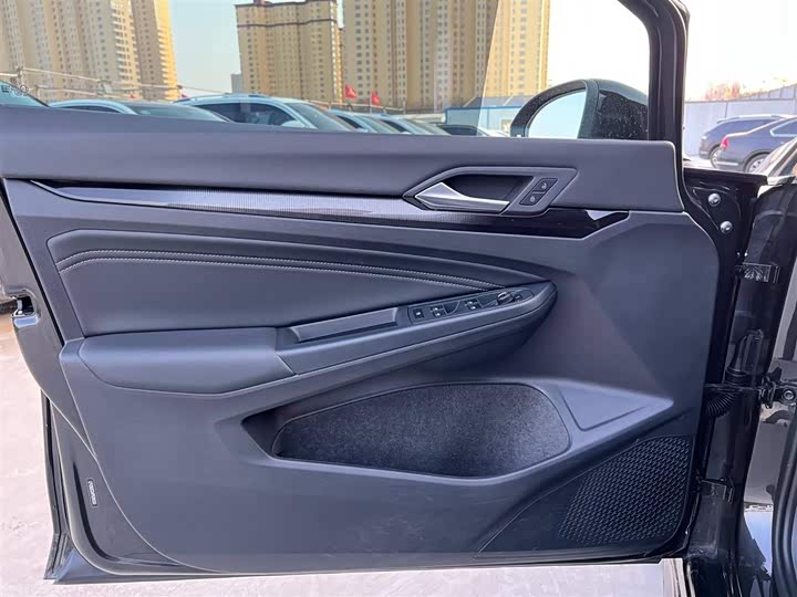 Фото 3 - Volkswagen Golf