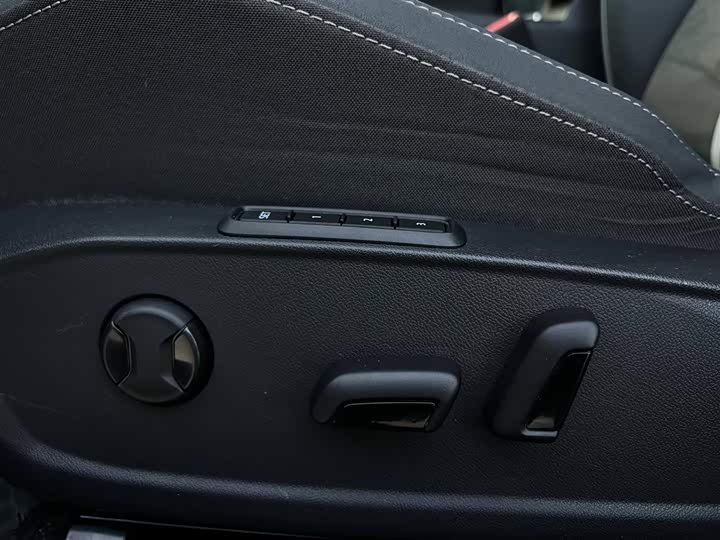 Фото 5 - Volkswagen Golf