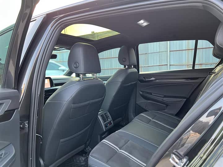 Фото 9 - Volkswagen Golf