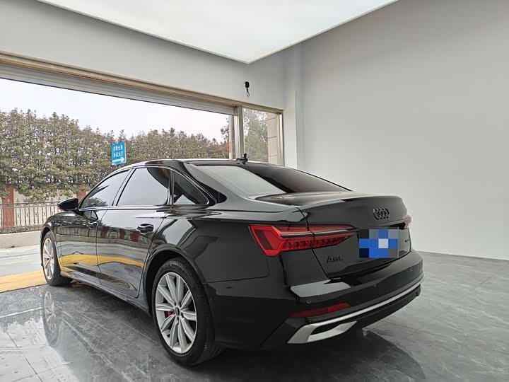 Фото 6 - Audi A6L