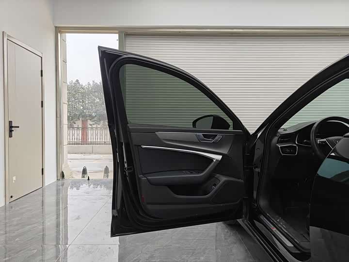 Фото 8 - Audi A6L