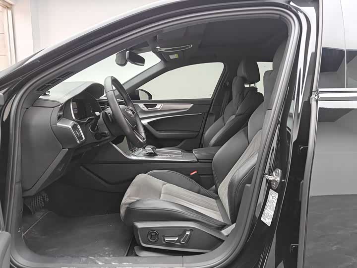 Фото 9 - Audi A6L