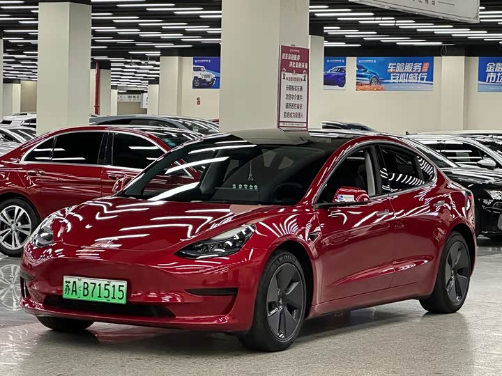 Фото 1 - Tesla Model 3