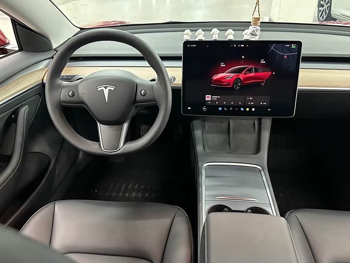 Фото 4 - Tesla Model 3