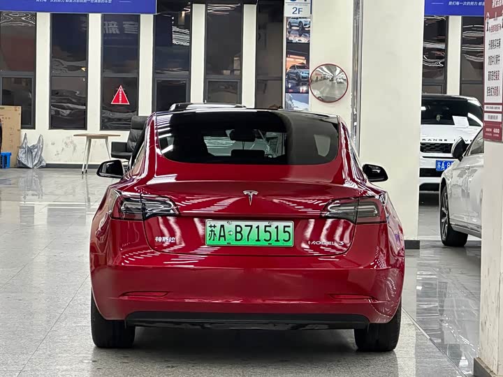 Фото 8 - Tesla Model 3