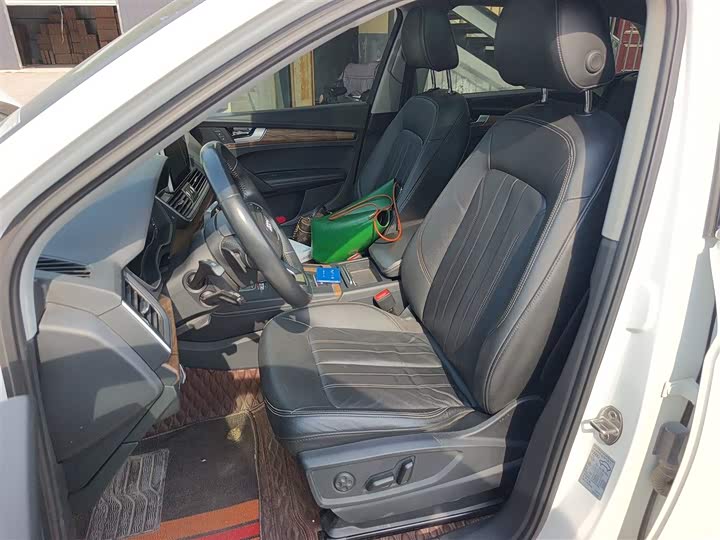 Фото 8 - Audi Q5L