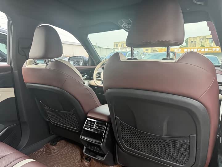 Фото 9 - Geely Monjaro