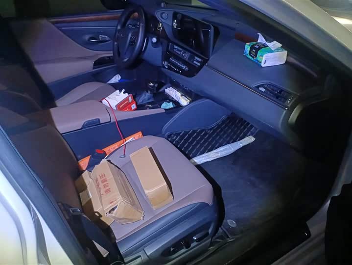 Фото 8 - Lexus ES