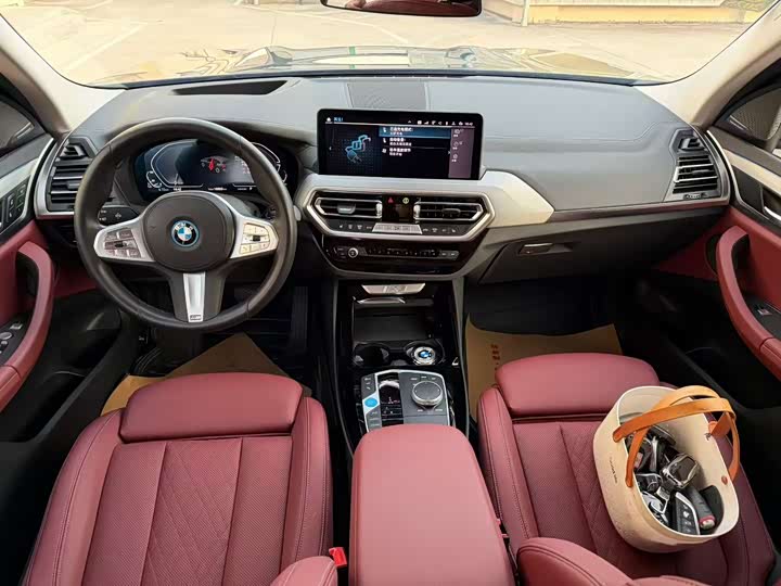 Фото 8 - BMW iX3