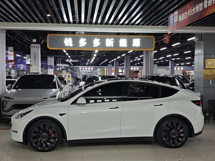 Фото 3 - Tesla Model Y