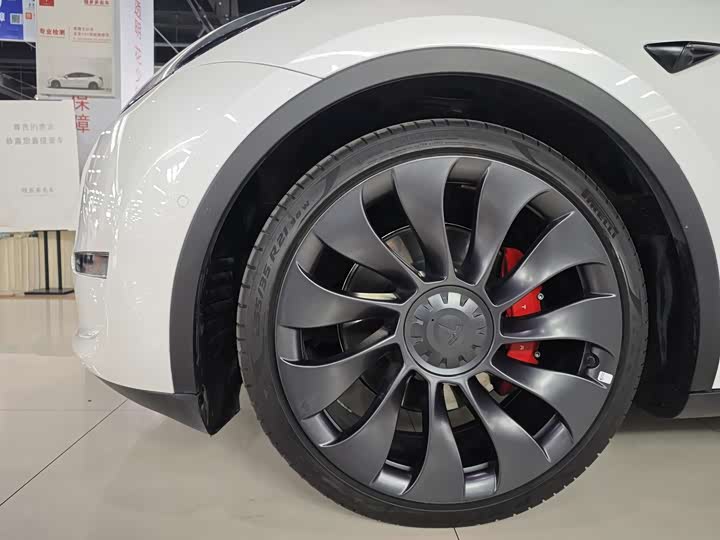 Фото 6 - Tesla Model Y