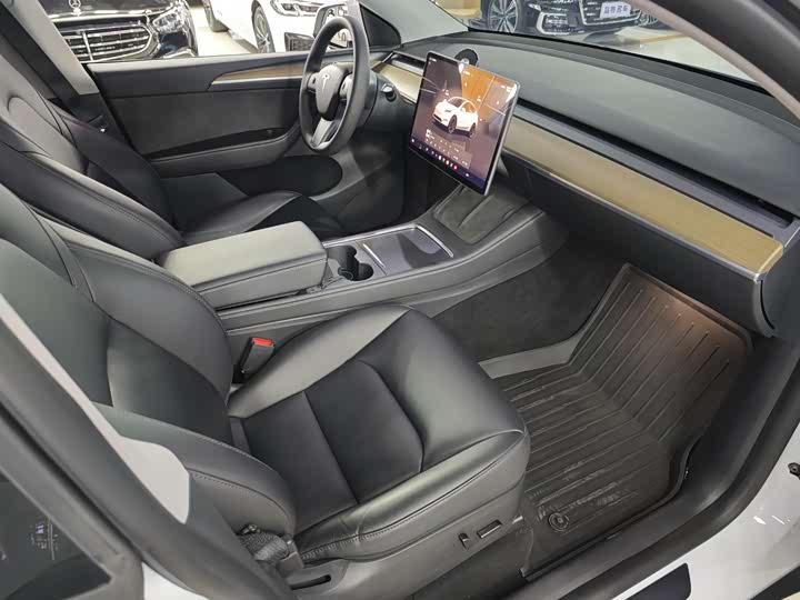 Фото 8 - Tesla Model Y