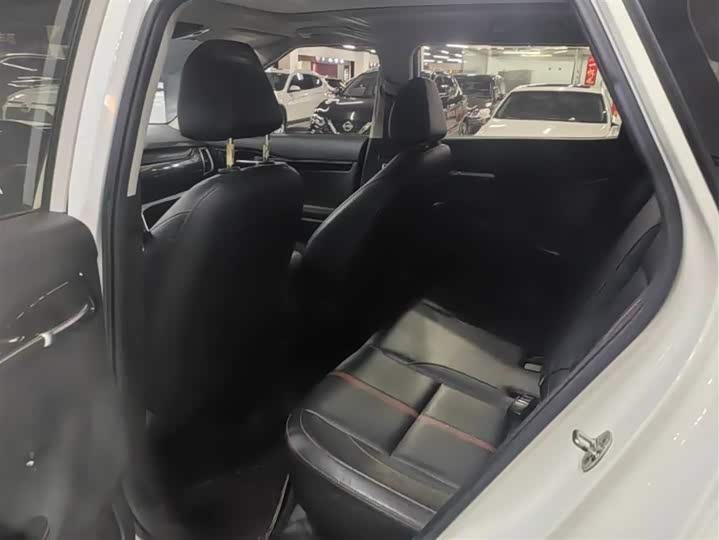 Фото 8 - Kia KX3