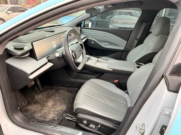 Фото 4 - Geely Galaxy E8