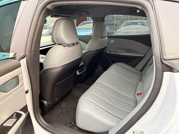 Фото 6 - Geely Galaxy E8