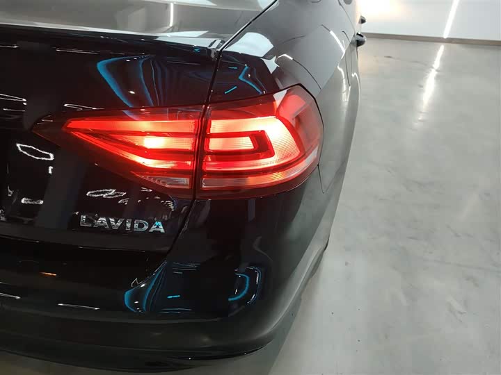 Фото 8 - Volkswagen Lavida