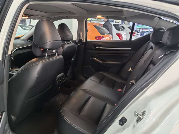 Фото 9 - Nissan Teana