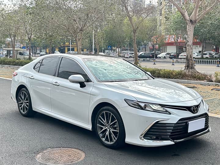 Фото 3 - Toyota Camry
