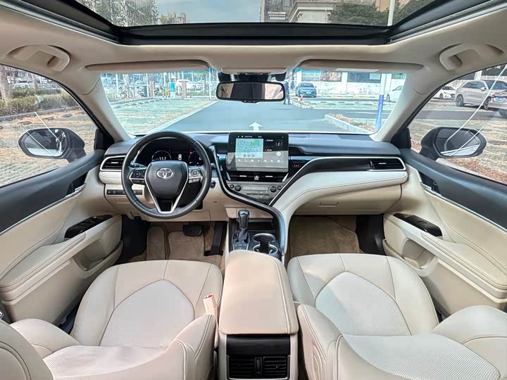 Фото 6 - Toyota Camry