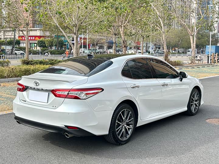 Фото 7 - Toyota Camry