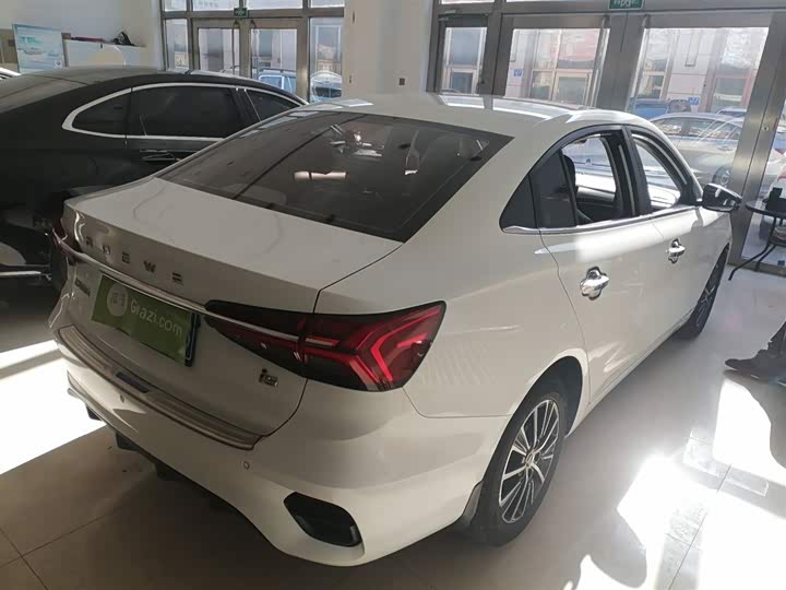 Фото 7 - Roewe i5