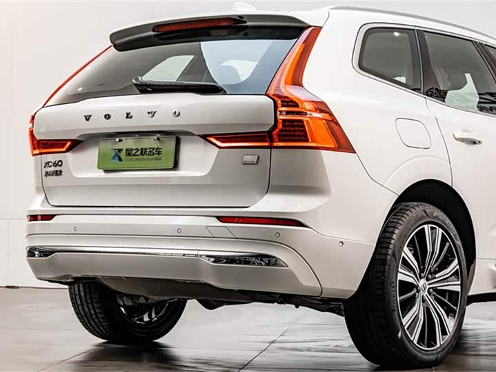 Фото 8 - Volvo XC60 Hybrid
