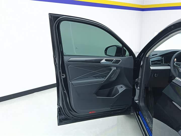 Фото 7 - Volkswagen Tiguan L Pro