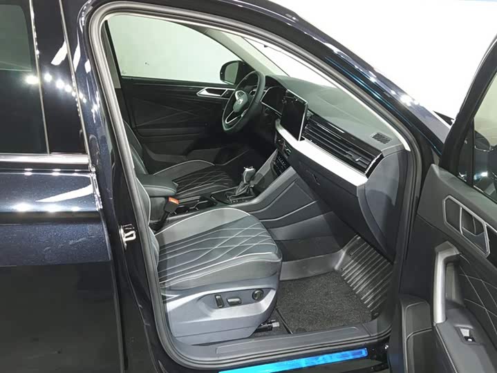 Фото 8 - Volkswagen Tiguan L Pro